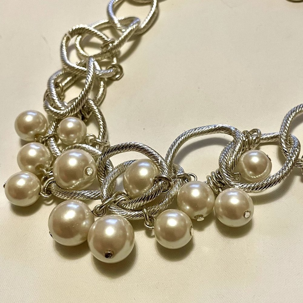 4 for $20 Sale Liz Claiborne Silver Tone Link & Faux Pearl Necklace - Picture 3 of 6